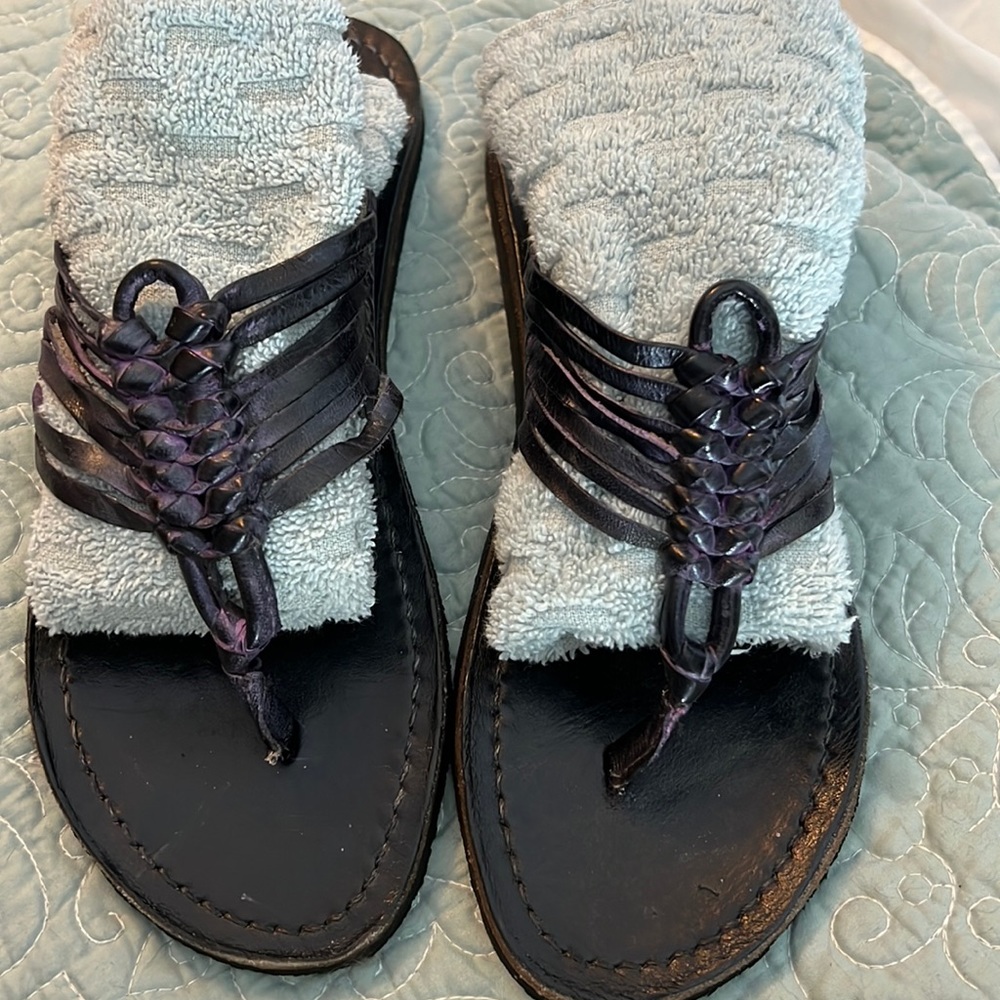 Ladies Bed Stu thong sandals size 9